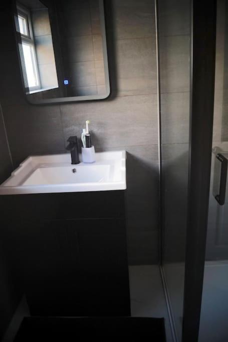 Luxurious Detached Bungalow Batley Ngoại thất bức ảnh
